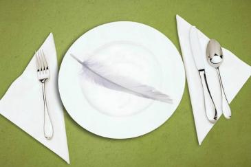 Licht verteerbaar voedsel Bord met bestek en servetten