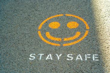 wees-veilig-voorkom-beslagen-autoruiten smiley-met-tekst