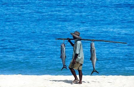 Tsarabanjina Island verrassende reisbestemming Vissersman op Tsarabanjina Island