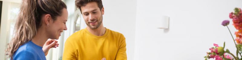 Vragen over declareren Mensen met kleurrijke kleding