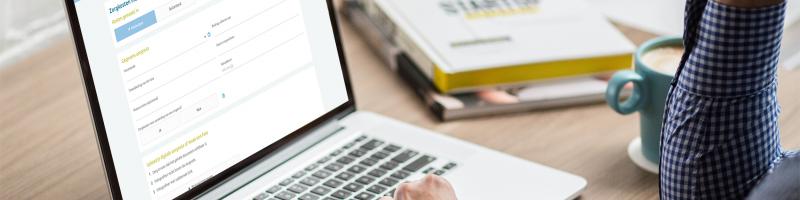 Zorgnota declareren Zorgnota controleren op laptop