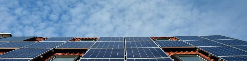 Zonnepanelen huis verzekeren Zonnepanelen op een dak