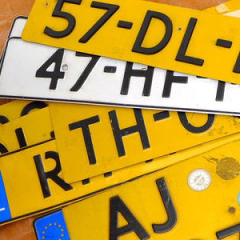 Kenteken of auto overschrijven, ook op zondag mogelijk? | Promovendum