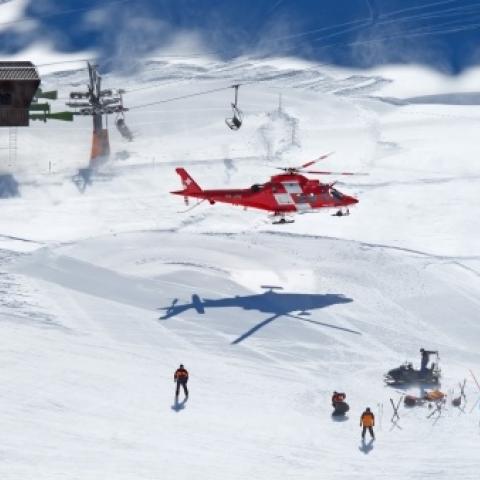 ski-ongeluk Traumahelikopter ski-ongeluk