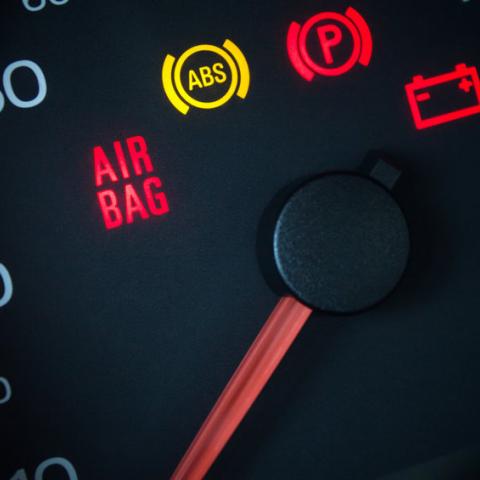 Uitlijnen Demonteer Hulpeloosheid Airbaglampje auto brandt: oorzaken, zelf resetten of laten vervangen én de  kosten! | Promovendum