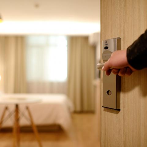 Deur openen hotelkamer