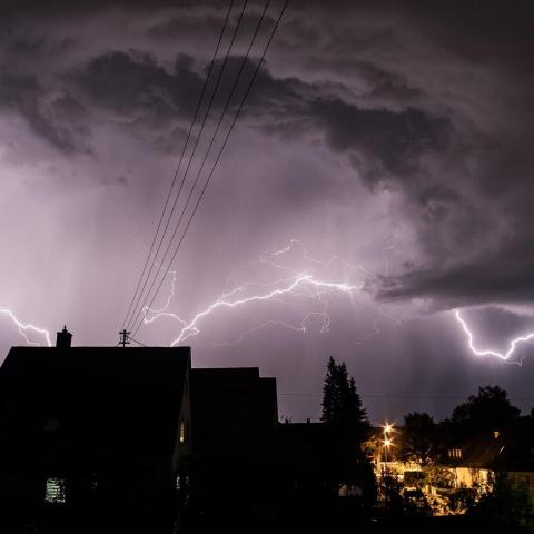 Bliksem boven woning