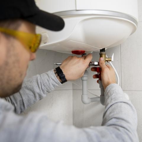 zonneboiler instaleren freepik zonneboiler instaleren freepik