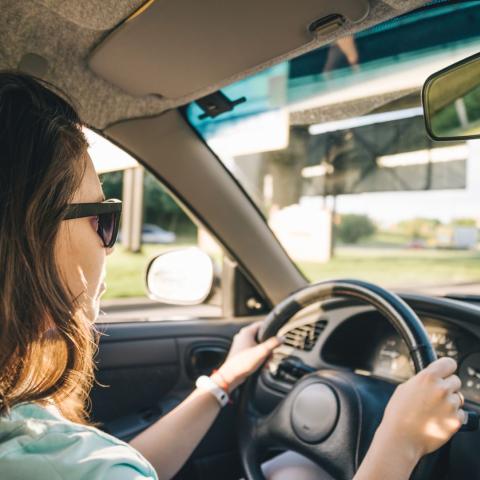 De dagwaarde van een auto Rijden in een oudere auto