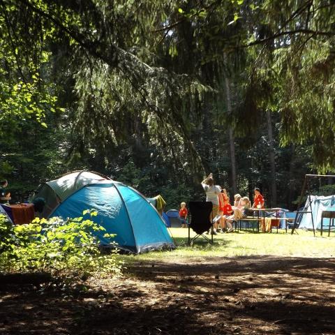 kamperen op een camping kamperen op een camping