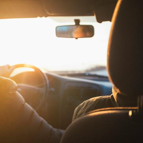 Auto rijden in de zomer