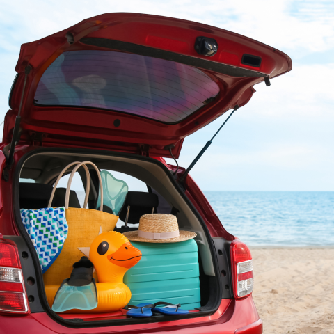 Bagage in kofferbak auto 