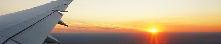 Promovendum Vliegtuig bij zonsondergang