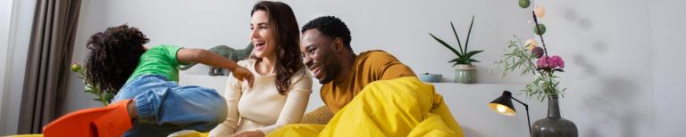 Promovendum Ouders met kind in bed