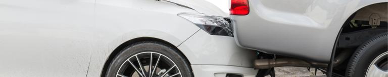 Botsing tussen twee auto's Botsing tussen twee auto's