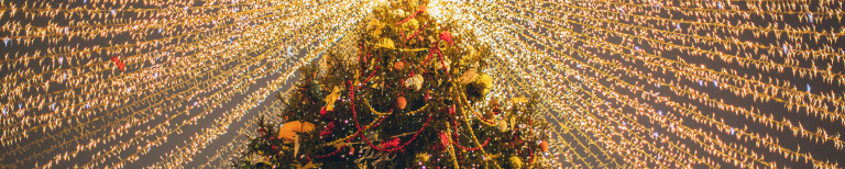 Kerstboom met kerstverlichting